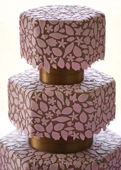 beautiful decorated wedding cake
