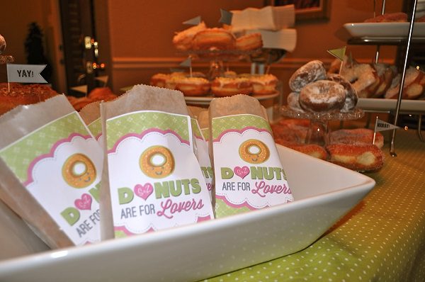 Donut goody bags wedding favors