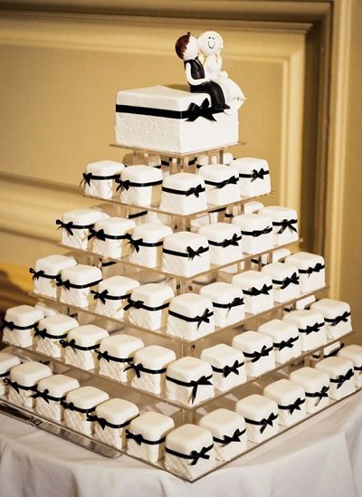 mini slices wedding cake