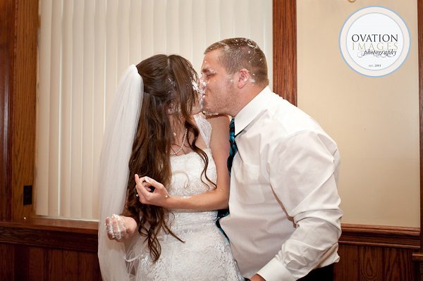 wedding cake smash kiss