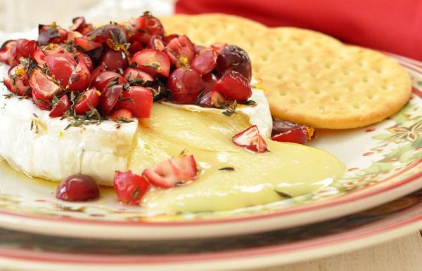 fall wedding appetizers baked brie