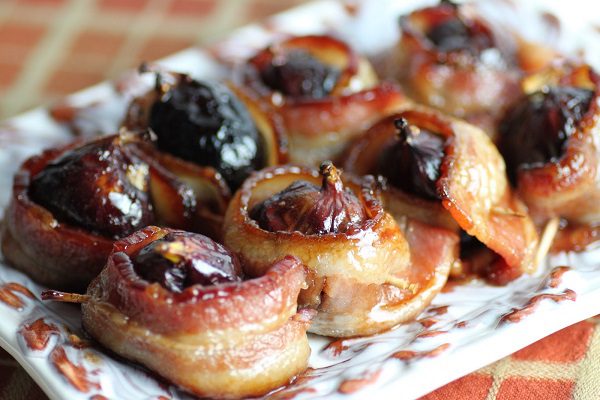 fall wedding hors d'oeuvres bacon wrapped dates