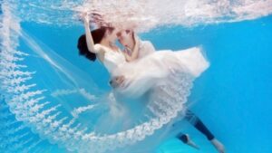 underwater-photography-wedding